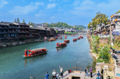 有幸！百对新人集体婚礼演绎民族风情