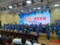 怀化辰溪交警开展全国交通安全日宣传活动