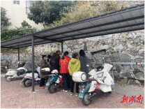 沅江路街道：装设电动车充电桩  为居民幸福加码