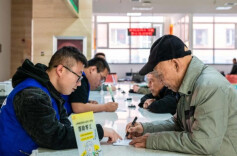 四部门：在学校、医院等单位和社区家政服务等行业，探索适合大龄人员的灵活就业模式