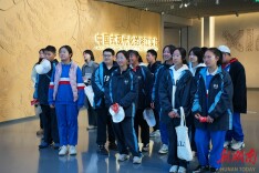 这是未来城市？“水上悬浮的魔盒”迷倒雅礼学子