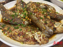 焦香不过糍粑鱼