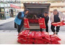 “爱在元旦，米香暖心”汝城县仁和社工携手爱心企业传递敬老情