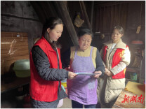 入户宣传暖人心，街道行动促安全