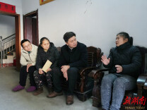 曾平原走访慰问困难群众