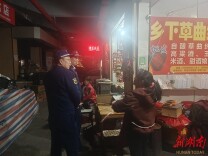 洪江区消防救援大队深入辖区商场市场开展消防突击检查
