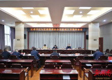 曾平原与区委常委会会议组成人员开展集体谈话