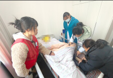 天鹅塘社区：爱心义诊进社区 为老服务零距离