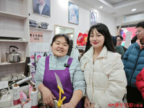 福地怀化·温暖年｜帮忙3小时，洗头20个——记者体验“晓华”助理累到“腰酸背痛”