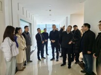 春节上班第一天，李建华赴各部门走访慰问，为大家加油鼓劲！