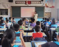黄新玲：学生心中的一盏明灯
