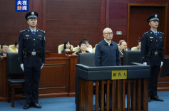 湖南省人大常委会原副主任彭国甫受贿案一审开庭