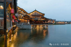 街拍：春风“闹”河街