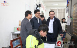 中南大学团委副书记李飞来江华调研