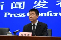 中国海警局新闻发言人就菲向非法“坐滩”仁爱礁军舰运补发表谈话