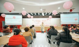 润龙社区：她力量 绽芳华 共谱“学雷锋”新风尚