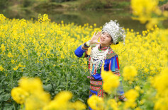 和你在油菜花海 与春天撞个满怀