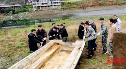 联合禁渔执法 守护一江碧水
