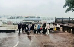 城陵矶港客运码头迎来今年第一艘豪华游轮，后续还有80艘次游轮陆续前来停靠