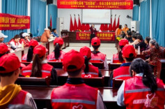 岳塘区社会组织孵化基地“学雷锋”志愿服务活动温暖正江村，老少互动共筑爱心桥梁