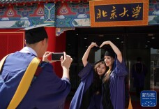 北大毕业生做正骨师，少一些争议多一些尊重