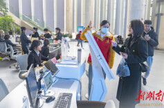 经济观察｜数字“跑腿” 惠企便民 ——浙江优化营商环境观察之二