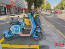 临湘市政工程服务中心：整治停放秩序 美化经营环境 