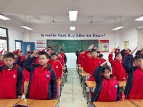 国旗下的思政课——清明追思，英烈精神照亮前行之路