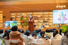 《谢谢你愿意做我的孩子》新书交流会举行