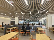 岳阳自贸片区数字经济产业园商业街客流日渐增多