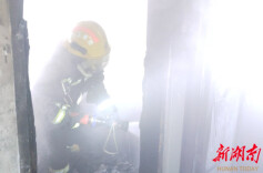 住宅突发火灾，望城消防火速救援成功救出被困居民