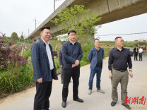 曾平原督导高铁沿线风貌提升和环境综合整治工作