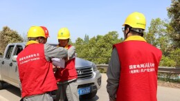 无人机“跑腿” 助力电网智能巡检