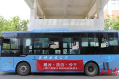 花垣税务：税宣“搭”公交 政策“传”万家