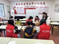 岳龙社区开展“稚手折春风，青衿除故尘”志愿活动