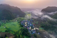 好看是日常！晨雾中的乡村自带滤镜