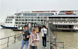 360名游客在城陵矶港开启“岳阳游”
