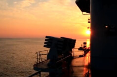 好美！这是属于山东舰的浪漫