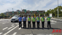 临湘市交通执法大队开展五一假期前货车超限超载专项整治行动 筑牢道路安全防线