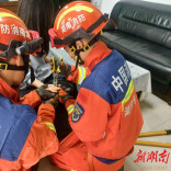 女子戒指卡手，望城消防迅速“破戒”解困