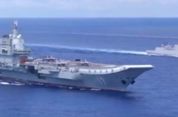 下水8年了！一人一句，用倒装句点赞啊给山东舰