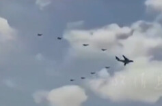 现场来了！歼-10、运-20飞越金字塔