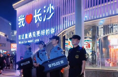 乐在长沙㊱视频 | 五一长沙公安“全员上岗” 守护游客的平安出行