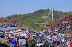 三省坡草苗歌会热闹开场  共树平安边界建设新典范