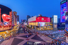 乐在长沙㊳当赛博大屏遇上“警”色长明，长沙“五一”安全感拉满