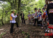 三省边界藏秘境  桦皮为媒续古风