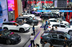 从价格厮杀到智能比拼：“五一”车市的双面战局