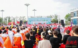 江豚湾畔舞翩跹 君山区首届广场舞大赛点亮绿色生活