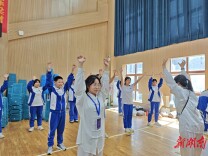 沉浸式体验！中医药文化走进中学校园