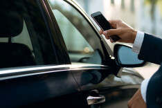 车主轮流“罚站”，汽车App频繁崩溃怎么办？